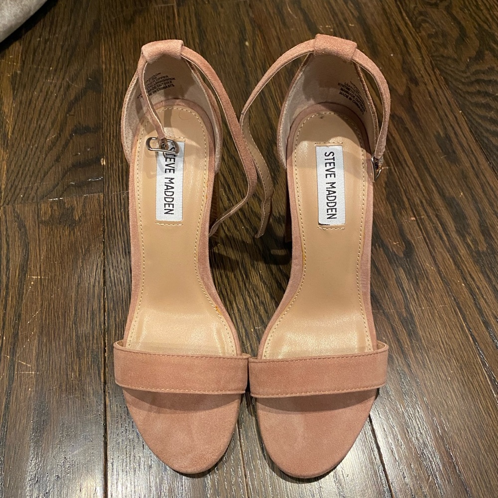Brand new, never worn Steve Madden Carson heels. Size 7.5.